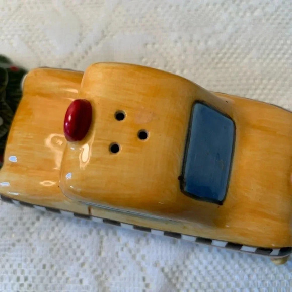 Christmas Salt and Pepper Set Christmas Tree and Taxi Cab so Cute Vintage - Picture 2 of 8